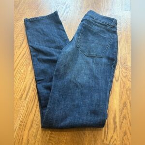 NWOT WOMEN'S ESSENTIAL MID-RISE STRAIGHT LEG JEAN